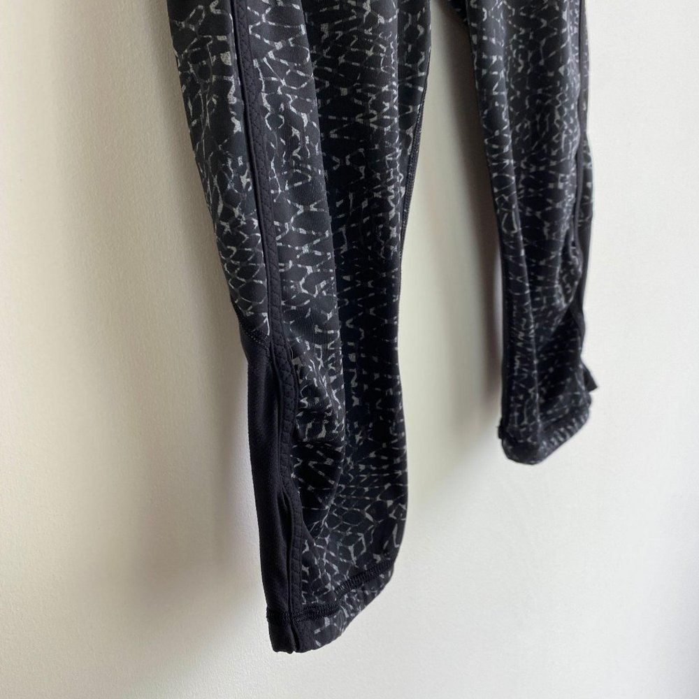 LULULEMON Pattern Crop Legging - Picture 2 of 6